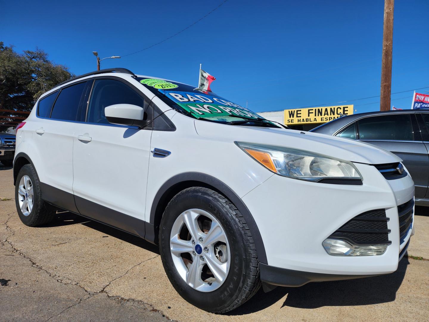 2015 WHITE Ford Escape SE (1FMCU9GX4FU) with an 1.6L L4 DOHC 16V engine, 6-Speed Automatic transmission, located at 2660 S.Garland Avenue, Garland, TX, 75041, (469) 298-3118, 32.885551, -96.655602 - Welcome to DallasAutos4Less, one of the Premier BUY HERE PAY HERE Dealers in the North Dallas Area. We specialize in financing to people with NO CREDIT or BAD CREDIT. We need proof of income, proof of residence, and a ID. Come buy your new car from us today!! This is a Super Clean 2015 FORD ESCAP - Photo#1